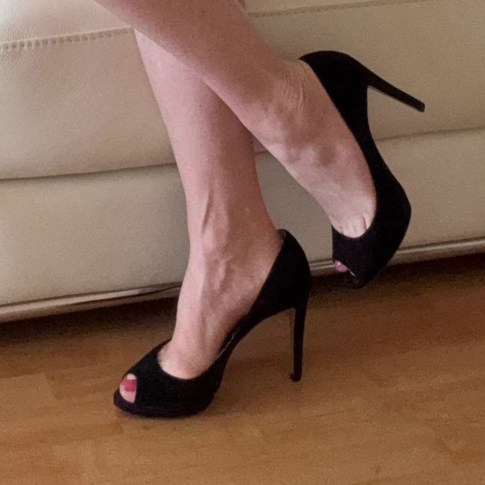 Armani Collezioni Black Peep-Toe Heels Shoes 38.5 $650 Suede Italy